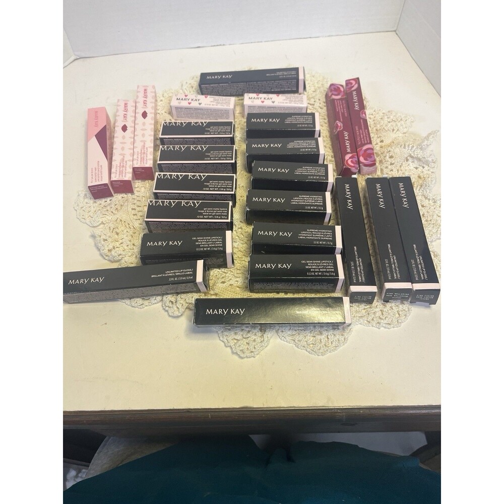 Mary Kay Lip Products 24 Pc Lot Lipstick Gloss Crayon Sparkle NIB Pinks Berry